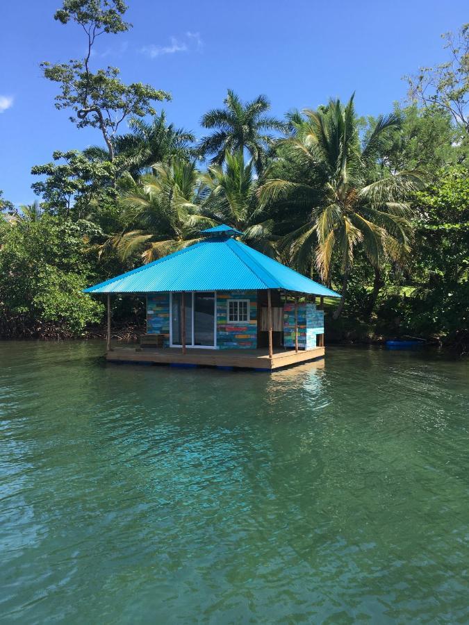 Tierra Oscura El Toucan Loco Floating Lodges מראה חיצוני תמונה
