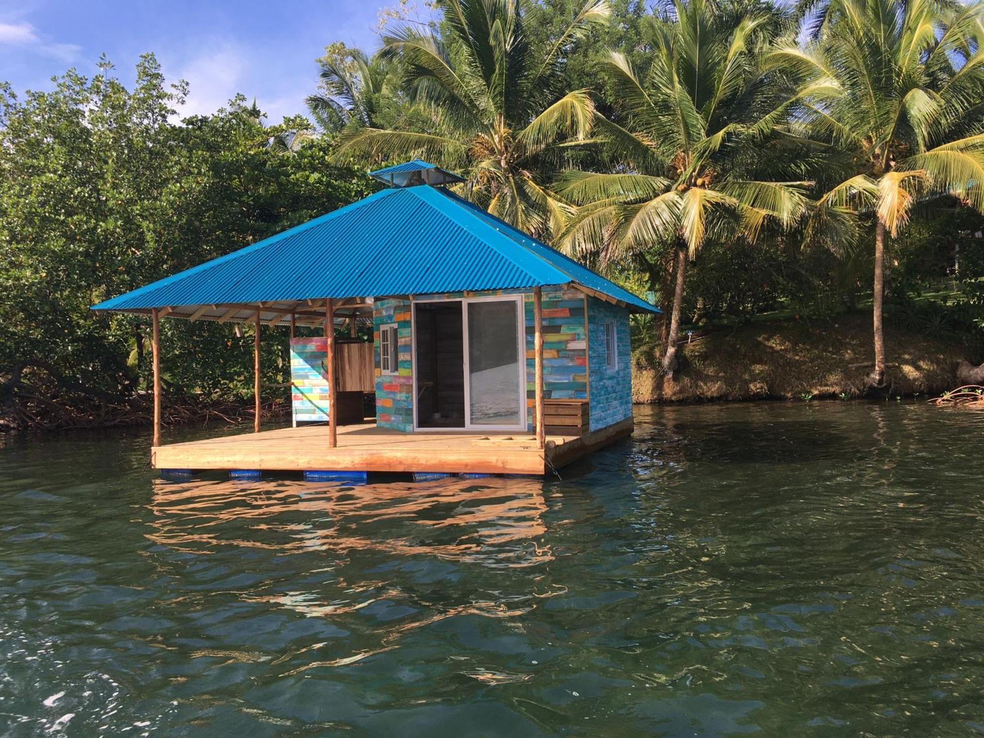 Tierra Oscura El Toucan Loco Floating Lodges מראה חיצוני תמונה