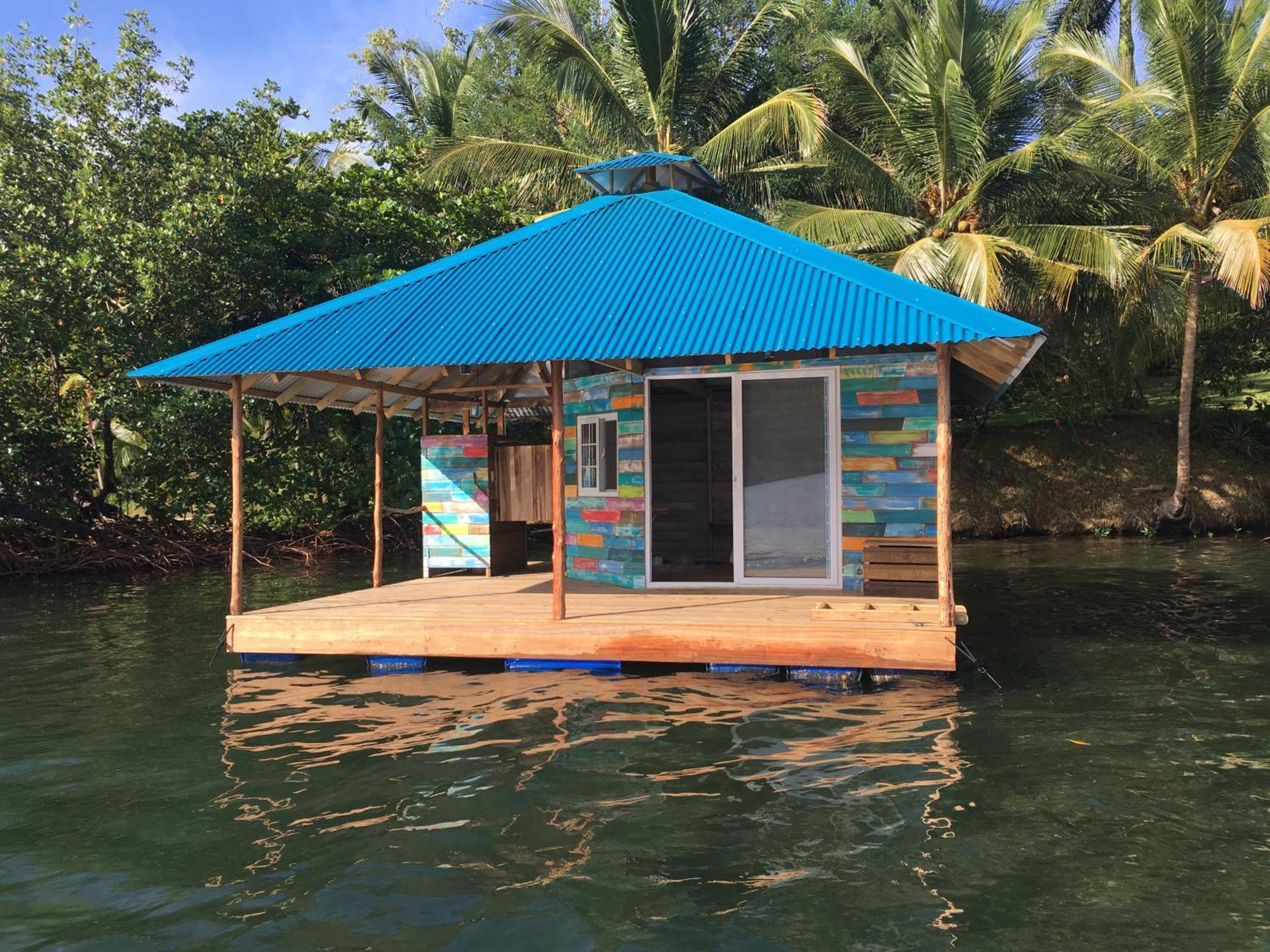 Tierra Oscura El Toucan Loco Floating Lodges מראה חיצוני תמונה