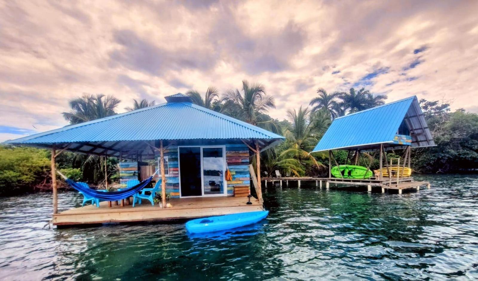 Tierra Oscura El Toucan Loco Floating Lodges מראה חיצוני תמונה