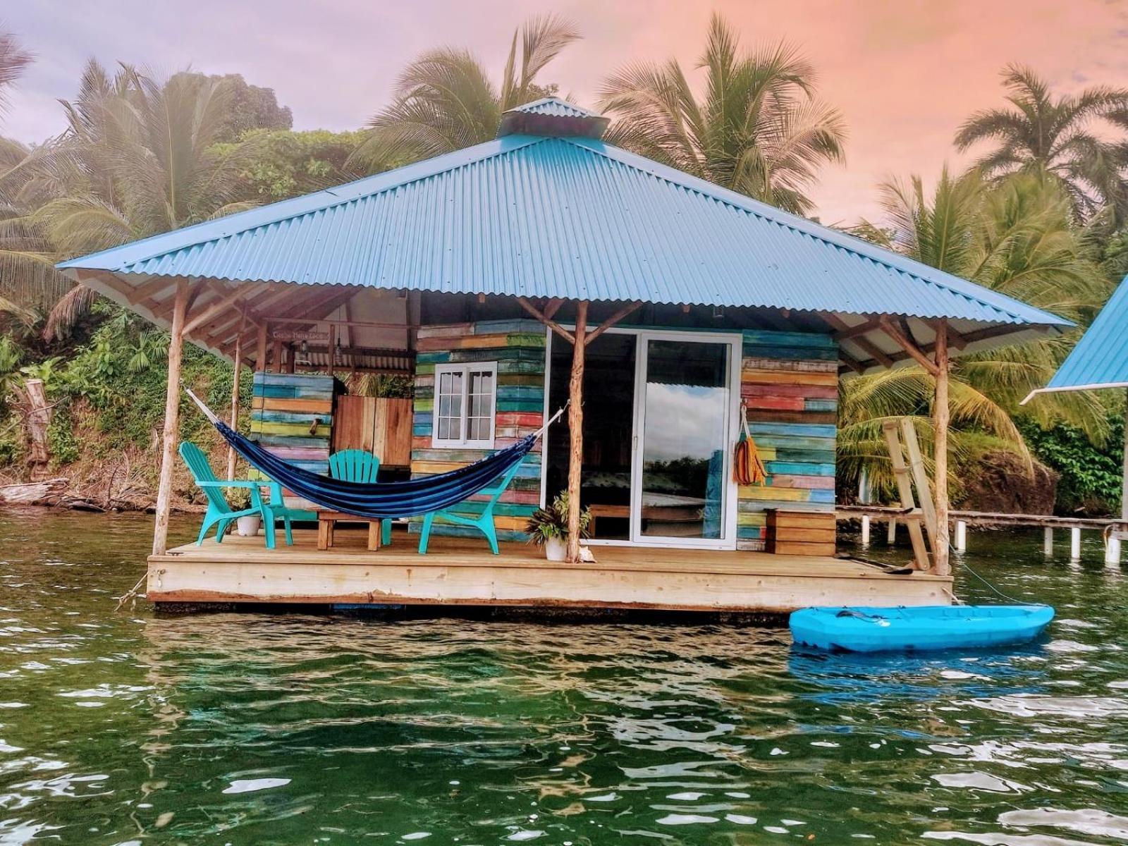 Tierra Oscura El Toucan Loco Floating Lodges מראה חיצוני תמונה
