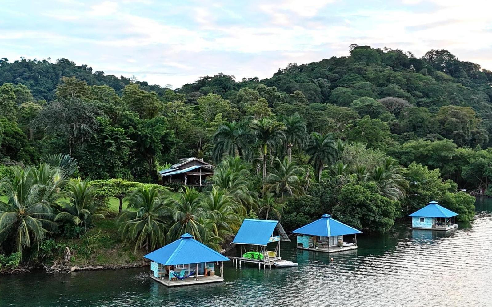 Tierra Oscura El Toucan Loco Floating Lodges מראה חיצוני תמונה