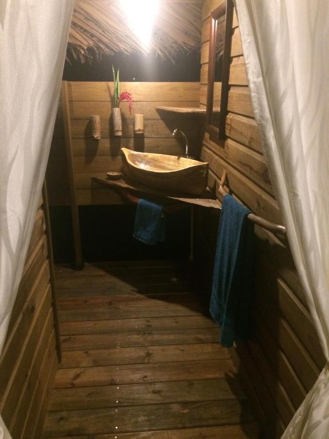 Tierra Oscura El Toucan Loco Floating Lodges מראה חיצוני תמונה
